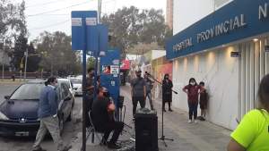 Video: con música, homenajearon al personal de salud de Neuquén