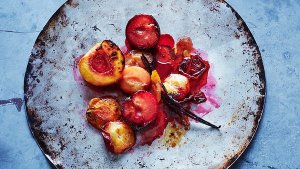 Tentate con esta audio receta de frutas asadas con jerez y crema especiada