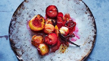 Tentate con esta audio receta de frutas asadas con jerez y crema especiada