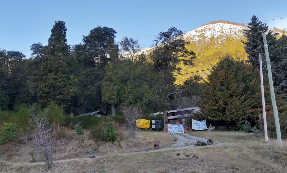 La comunidad mapuche Lafken Winkul Mapu tomó el 1 de abril pasado el predio que el Obispado de San Isidro tiene en Villa Mascardi, a unos 35 kilómetros al sur de Bariloche. (Foto archivo)