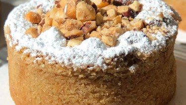 Tarta de peras y avellanas