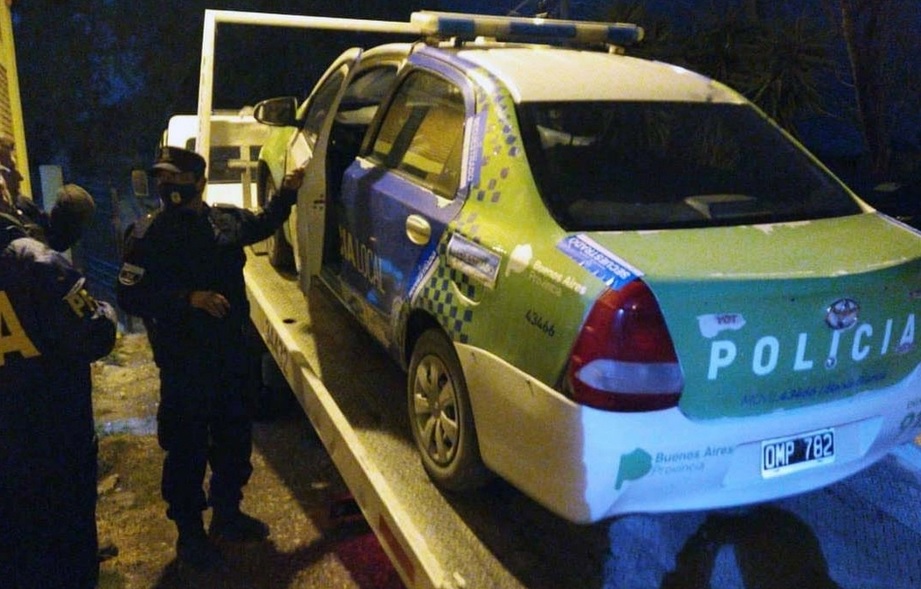 El patrullero de la bonaerense que fue peritado por segunda vez en Bahía Blanca. Foto: gentileza.