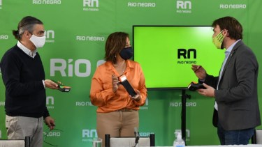 La gobernadora Carreras en la presentación del programa, con los ministros Pérez Estevan y Valeri.