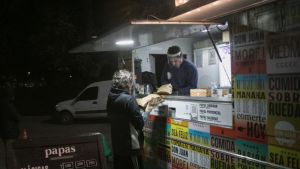 Acuerdan nueva ubicación para los carros gastronómicos en Viedma