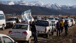 Reclamaron la apertura del turismo con una protesta en el aeropuerto de Bariloche