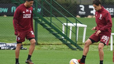 Enzo Pérez y el Chino Martínez Quarta, titulares esta noche ante el San Pablo. River hará de local en la cancha de Independiente.