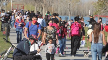 El domingo pasado, el Paseo de las Costa desbordaba de gente. (Foto: Oscar Livera)