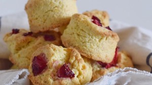 Scones de mandarina y frutilla