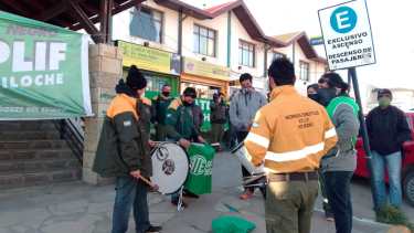 El reclamo se llevó a cabo en el ingreso del Centro Administrativo Provincial. Foto: gentileza