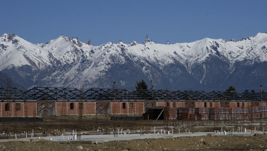 Las viviendas del explan Techo Digno suman 875 en dos sectores de Bariloche. Algunas las finalizó la Provincia de Río Negro y ya fueron adjudicadas. (foto de archivo)