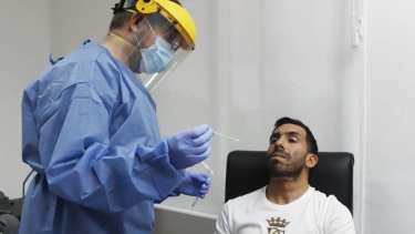 "El hincha de Boca se quede tranquilo: Tevez no va a tener ningún problema", aseguró el médico del plantel dando a entender que el Apache ya tuvo coronavirus.