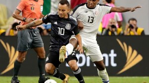 Concacaf postergó sus eliminatorias y Conmebol por ahora resiste