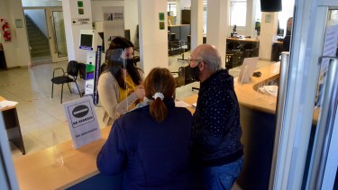 Con otra baja real de la recaudación,  Río Negro cree en la moratoria