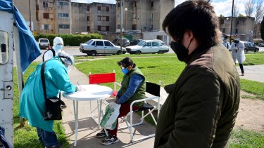 El trabajo se realizó en los barrios Guido, e Inalauquen, y en la toma Unión. Foto: Marcelo Ochoa