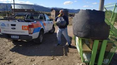 Funcionarios de San Martín  realizan la recolección de residuos con su camionetas