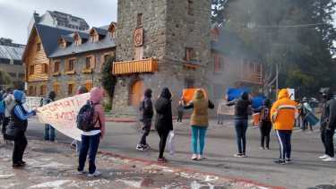 Manifestantes reclamaron en el Centro Cívico.