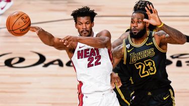 Butler y James dieron una muestra de liderazgo en el 5° juego. (Foto: AP)
