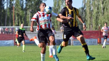 Villegas supo destacarse con la camiseta del rojo neuquino (Foto: Archivo)