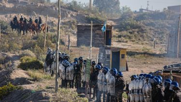 El desalojo tuvo once detenidos (Foto: Juan Thomes).