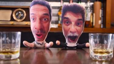 Mollo y Arnedo, en modo muñequitos para el flamante clip de Divididos.