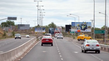 Hasta el domingo rige el decreto de circulación vehicular sólo para esenciales. (Yamil Regules)