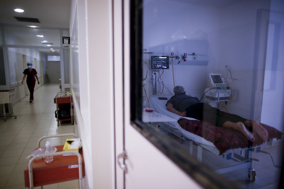 Área Covid del hospital de Ezeiza. Foto: Natacha Pisarenko para AP.-