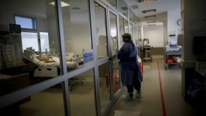 Coronavirus: Otras 406 personas murieron y 11.712 fueron diagnosticadas en el país