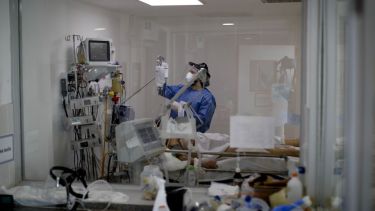 Área Covid-19 en el hospital Posadas, de Buenos Aires. Foto: Natacha Pisarenko para AP.-