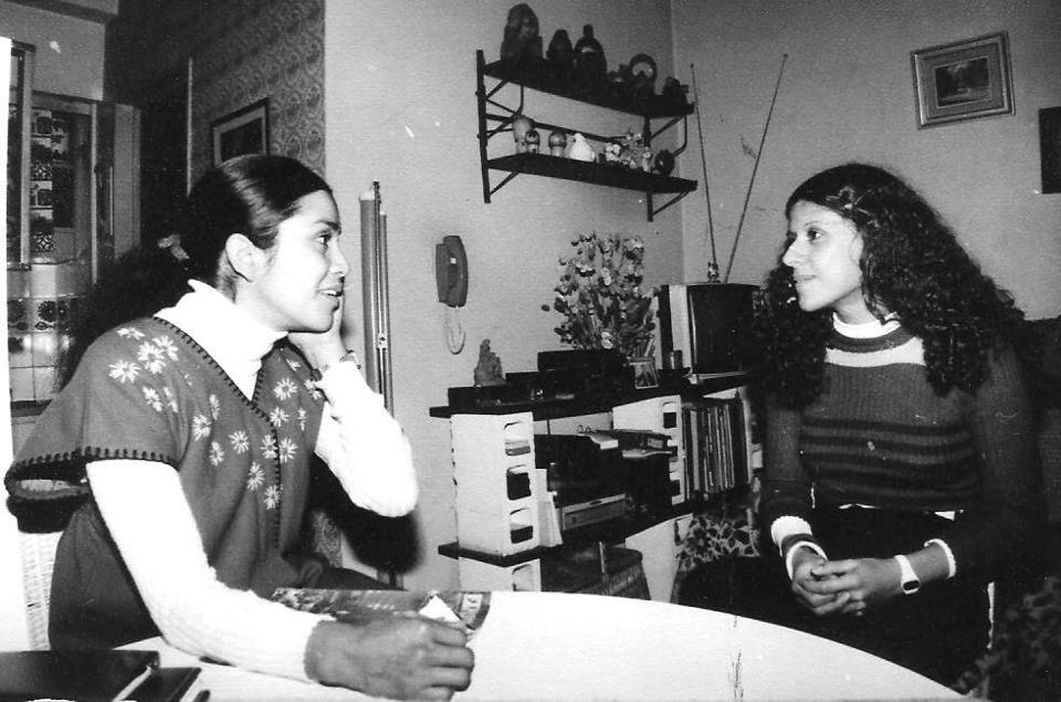 Aimé Painé con la autora del libro, que en esa época trabajaba en “Expreso imaginario”. Foto: gentileza