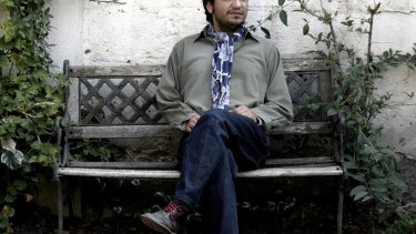 Entrevista con Alejandro Zambra por su novela «Poeta chileno»