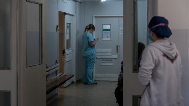 Por temor a asistir a los sanatorios o por la pandemia, muchos pacientes tardan en acudir a consulta médica. Archivo