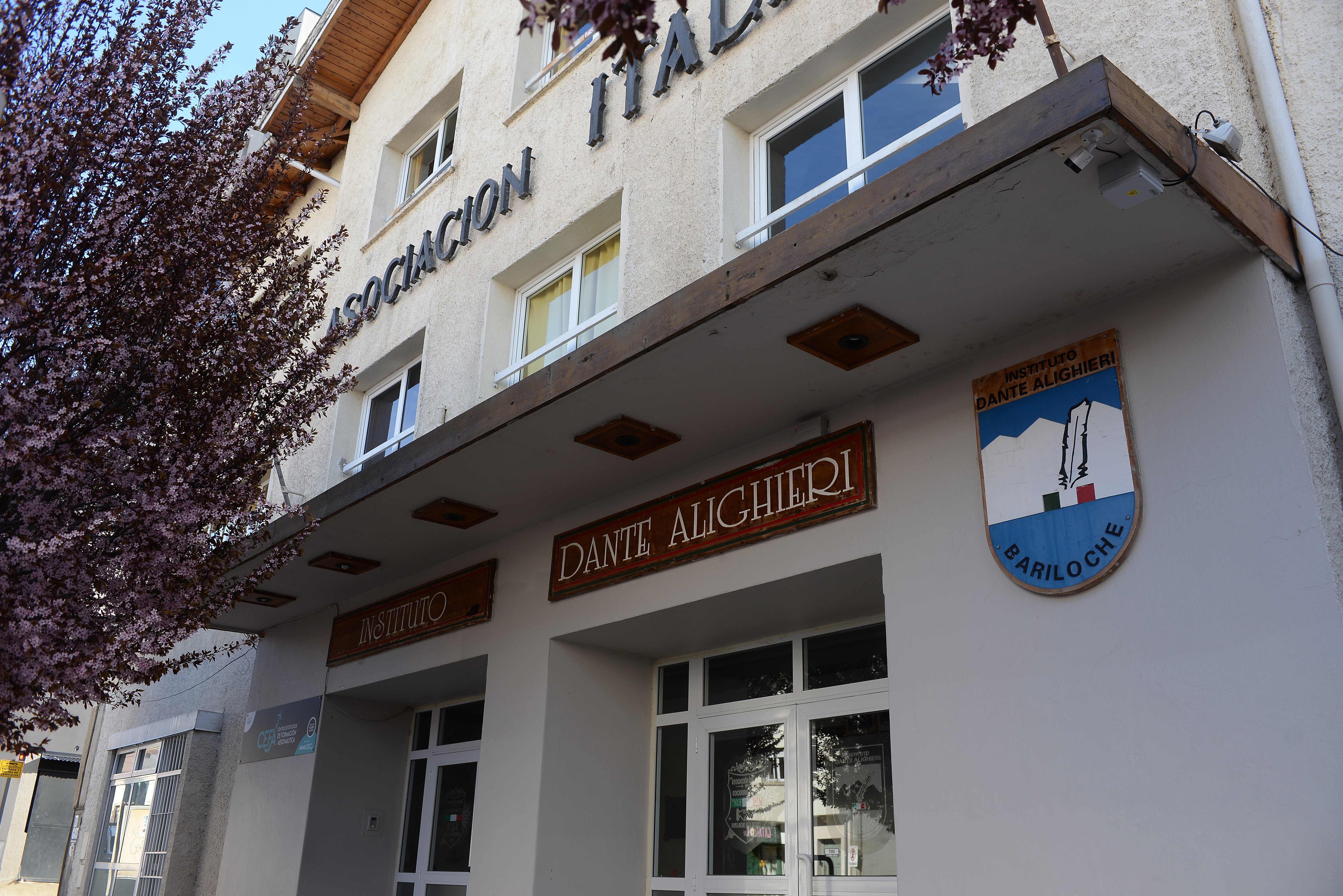 Uno de los colegios más tradicionales de Bariloche, Dante Alighieri, en pleno centro de la ciudad. El índice de cobranza de la cuota cayó de manera dramática. Foto: Alfredo Leiva