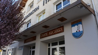 Uno de los colegios más tradicionales de Bariloche, Dante Alighieri, en pleno centro de la ciudad. El índice de cobranza de la cuota cayó de manera dramática. Foto: Alfredo Leiva