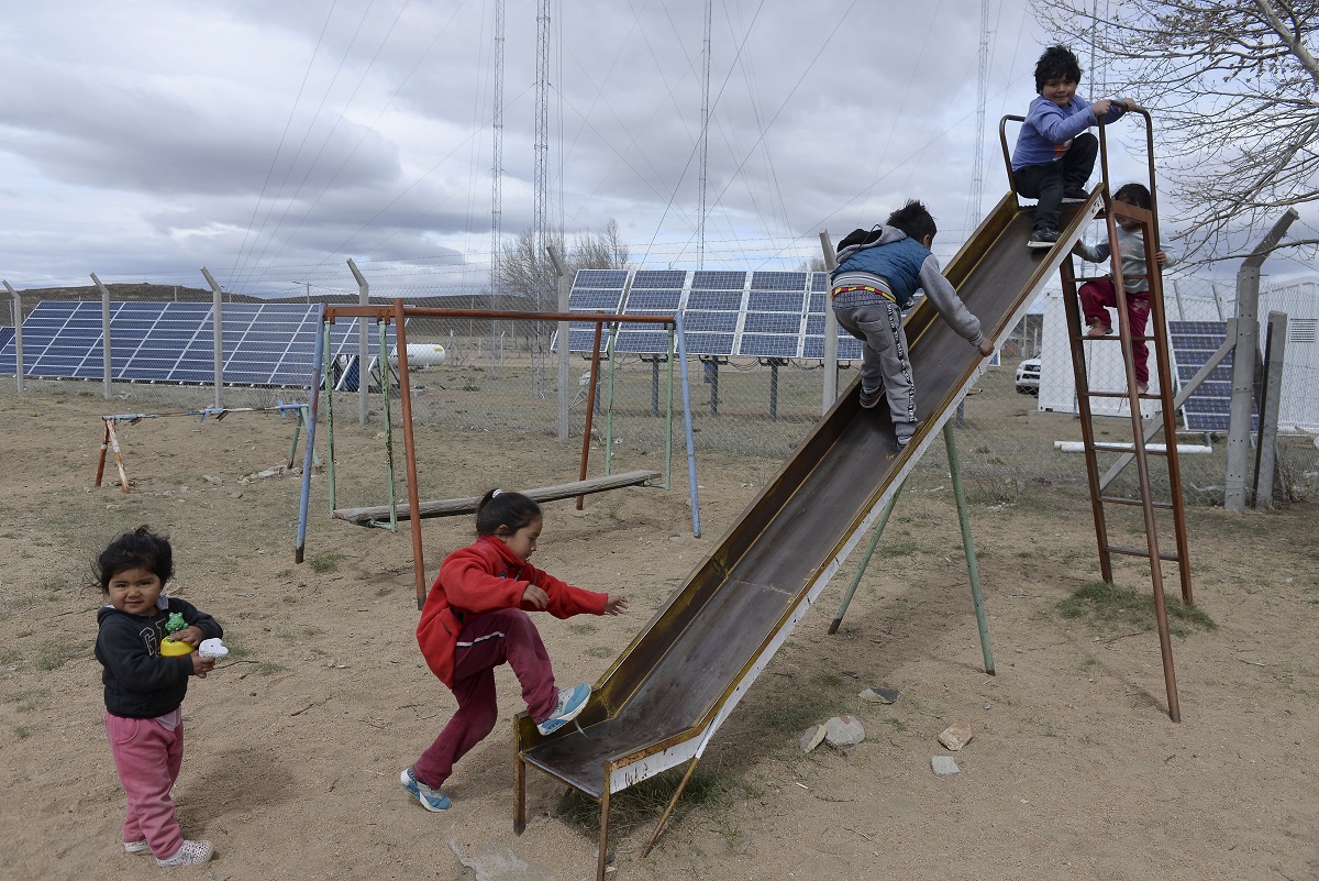 Los sistemas fotovoltaicos permiten cambiarle la vida a los habitantes de los parajes aislados del interior del país.