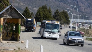 Subió al colectivo y agredió a un chofer de Bariloche con un martillo