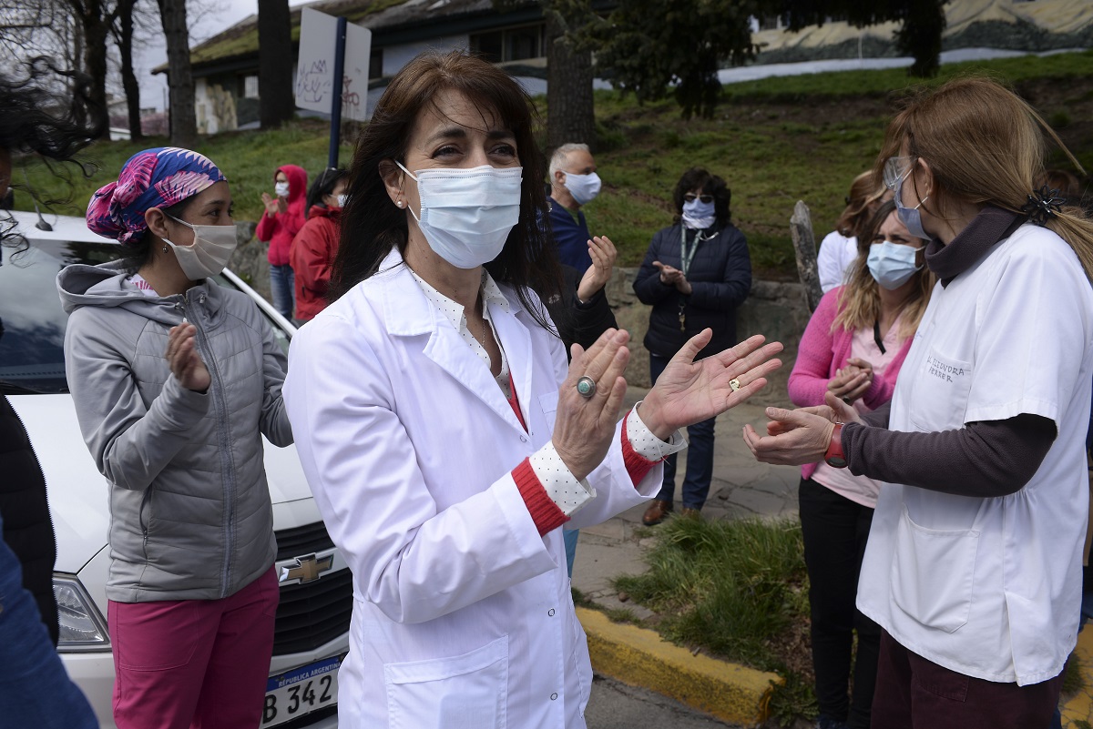 Profesionales y técnicos del hospital Ramón Carrillo protestan cada jueves por la recomposición de sus salarios. Archivo