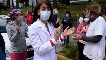 Profesionales y técnicos del hospital Ramón Carrillo protestan cada jueves por la recomposición de sus salarios. Archivo