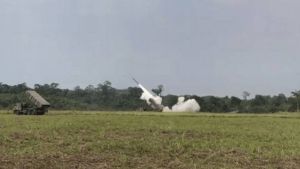 Brasil lanzó cohetes y simuló una guerra en la frontera con Venezuela