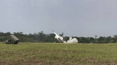 Brasil lanzó cohetes y simuló una guerra en la frontera con Venezuela