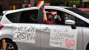 Cómo fue la «Caravana de mil flores» para homenajear a Néstor Kirchner