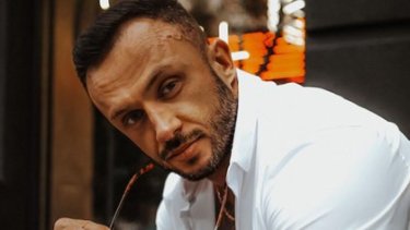 Influencer murió por coronavirus después de negar su existencia