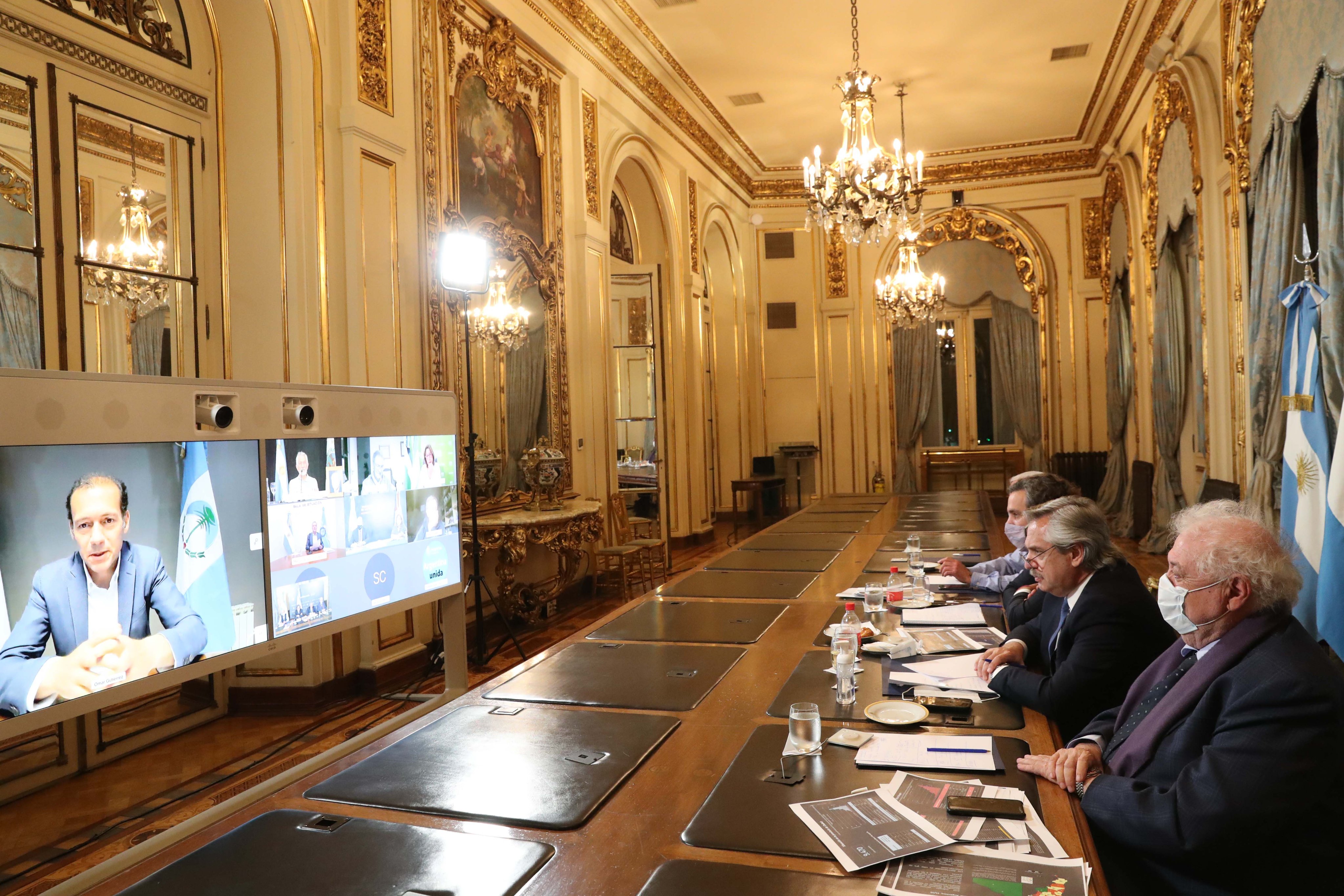 Ayer, el presidente Alberto Fernández mantuvo una reunión virtual con gobernadores. (Gentileza).-