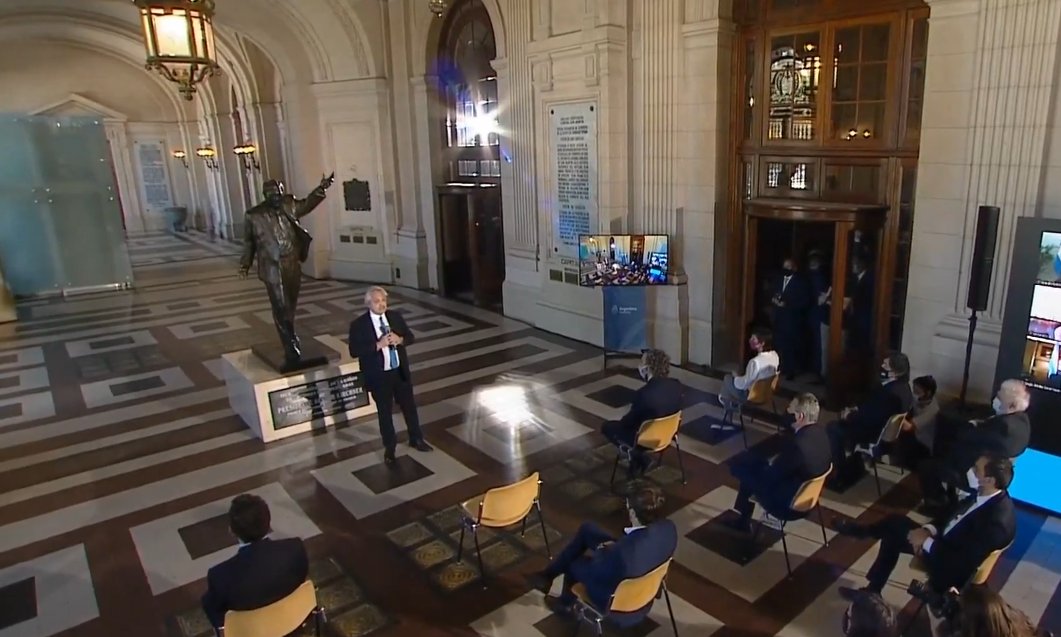 Alberto Fernández en el homenaje a Kirchner: «lo volvemos a poner en su ...
