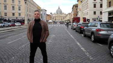 "Francesco", de casi dos horas de duración, se estrena este miércoles a nivel mundial en el marco del Festival de Cine de Roma, como resultado de dos años y medio de trabajo.