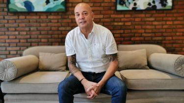 "Creo que un show por streaming amerita ciertas licencias artísticas, da para ciertas libertades, es más más íntimo", sostiene el ex Pericos.