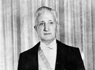 Arturo Illia resultó electo presidente en 1963.