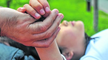 Buscan cuatro familias que cuiden a tres niñas y una adolescente. Foto ilustrativa