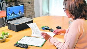 Carreras: golpeada por la crisis y las internas, apuesta al turismo y la vacuna