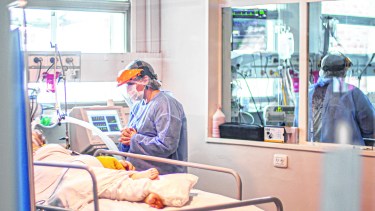 El hospital de Roca tiene 14 unidades de terapia intensiva para adultos y desde hace tres meses trabajan al límite de su capacidad. (Foto: Juan Thomes)