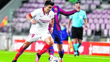 Acuña jugará la Champions junto a su nuevo equipo, Sevilla, que hoy visita al Chelsea, en Londres.